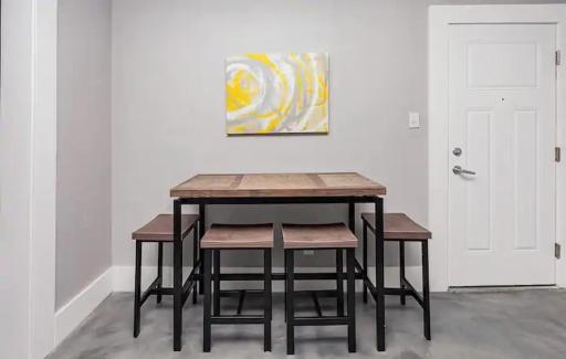 Perfect 2 bedroom Getaway near downtown - Housity