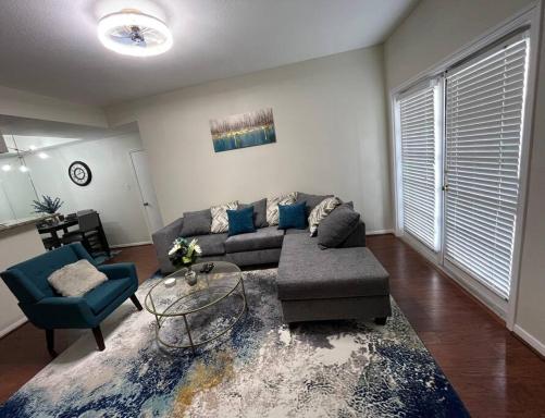 Home Away From Home-Cozy 2 BDRM Condo/Med Cntr/NRG - Housity