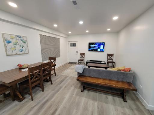 Spacious & Modern Apartment, close to Universities and Mountains - Housity