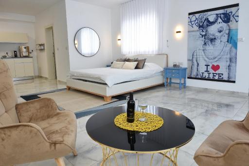 הסויטות של פולי - Housity