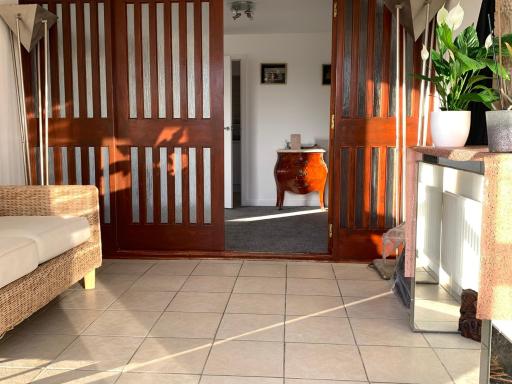 Beach Front Apartment with Free Parking, St Annes - Housity