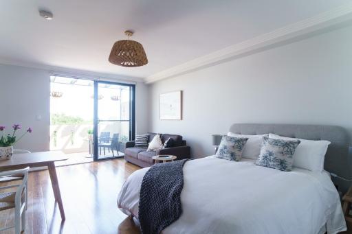 Sunny Bondi Beach Studio Parking Couples Families - Housity