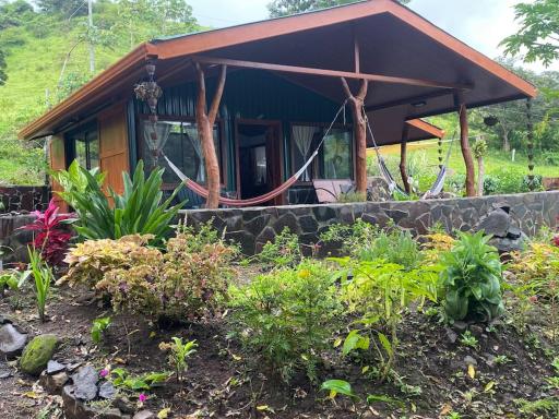 Cacique Casa surrounded by nature and gardens - Housity