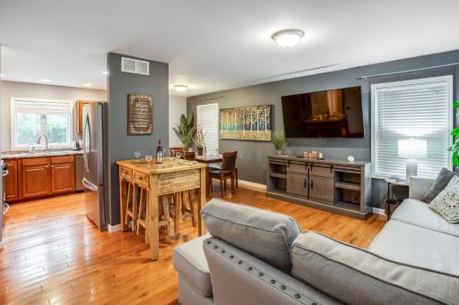 Comfy Suburb Home w/ King Beds by Arpt/Dwnt/UofR - Housity