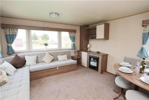 Captivating 3 Bedroom Static Caravan - Housity