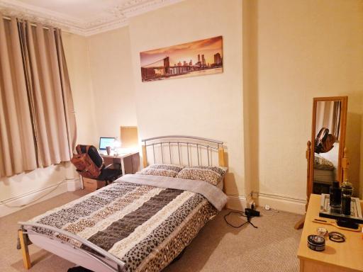 Cozy Master Room Plymouth - Housity