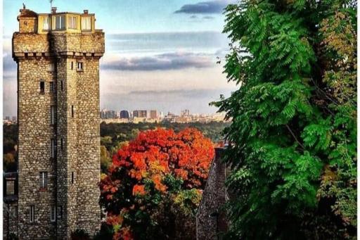 Donjon vue tour Eiffel - 5 min tram - Housity