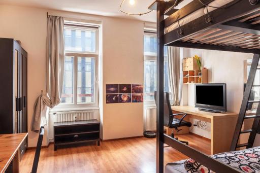 Cozy central apartment 1min train - Housity