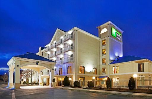 Holiday Inn Express & Suites Asheville SW - Outlet Ctr Area, an IHG Hotel - Housity
