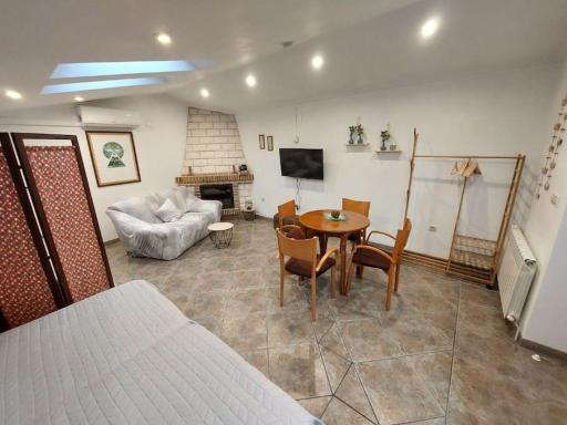 La Buhardilla. Aparcamiento exterior privado - Housity