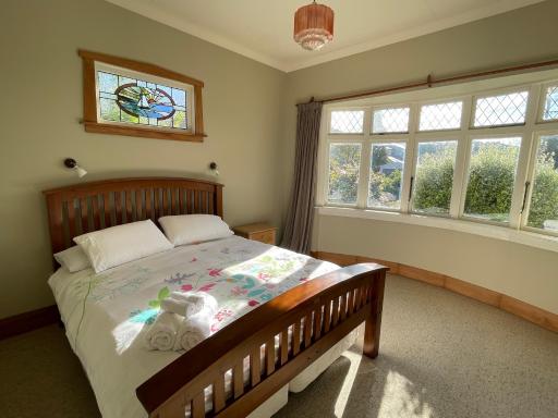 NO PARTY ALLOWED, Peaceful, Spacious, central Petone, free unlimited Fibre Wi-Fi & free parking - Housity