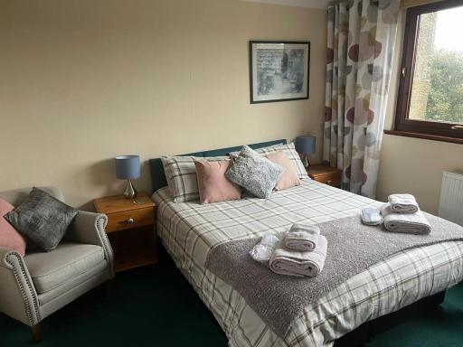 An Escape for 2: Near a Castle Island in Scotland - Housity