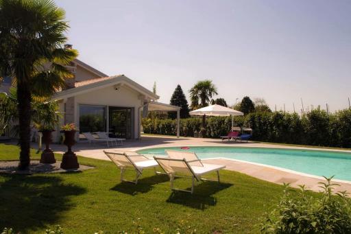 Detached Villa with pool in Veneto - Housity