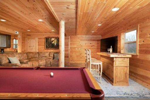 Smoke Rise Barn · Great Lake Front, Large Dock, 4bdrm, Pool Table - Housity