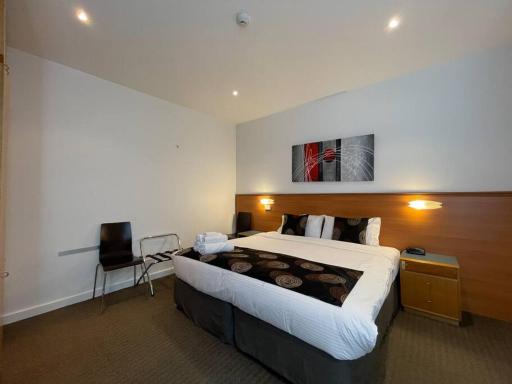 Studio 25/247 gouger st Ex hotel room 430 - Housity