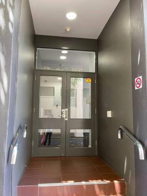 Studio 25/247 gouger st Ex hotel room 430 - Housity