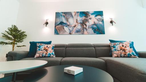 Beachside Stylish & Cosy 2BR Apartment with Free Parking - Housity