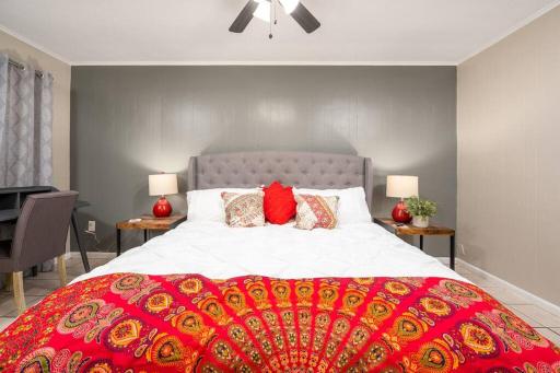 HEIRS LIVING : HOMELY - Near Rapides Medical . Near Downtown . PetsOK . King Bed - Housity