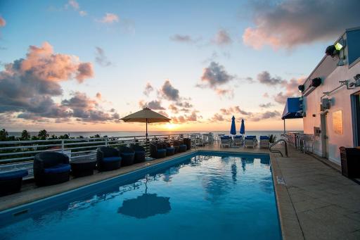 Rooftop-Pool Suite with King Bed in Ocean Dr C303 - Housity