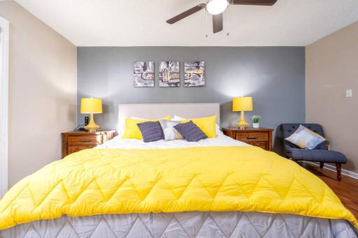 HEIRS LIVING : HAVEN - 1mi to Medical Centers . King Bed . Free WiFi . Free Parking . Fully Furnished Pineville Apartment . Pet Friendly - Housity