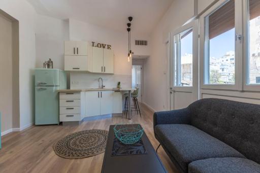1B Patio beach house premium location w/2 balcony - Housity