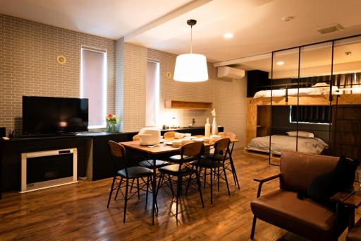 ONE LIVING IN - Housity