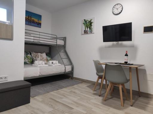 CASA PIRÁMIDE 4 WIFI - Parking y Terraza Privada - Housity