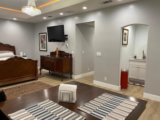Luxury Suite - Housity