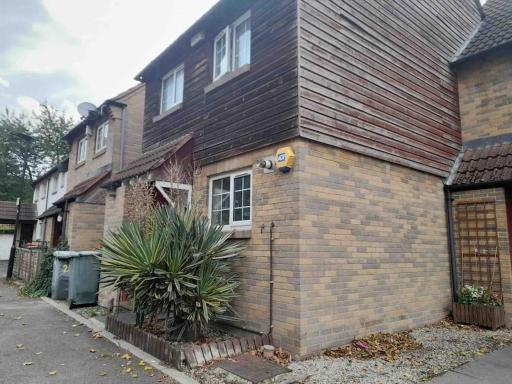 An Away Home with a garden in Royal Docks/Excel - Housity