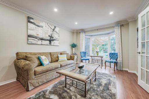Luxury 4 Bedroom/5 Bathroom Huge Ravine Backyard - Housity