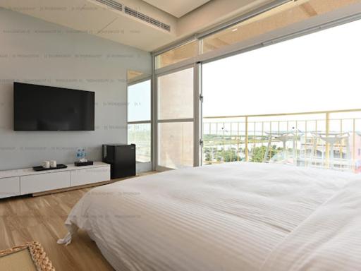 Towards The Bay - Housity