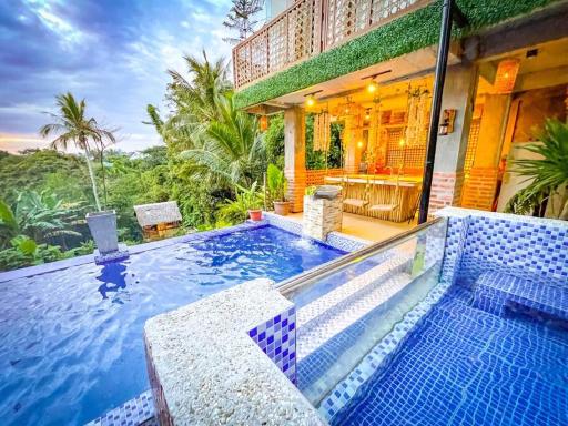 Unique Vacation House in Tagaytay with Swimming Pool - Housity