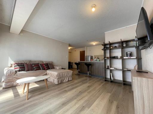 Acogedora habitación privada frente al metro y cerca a la playa - Housity