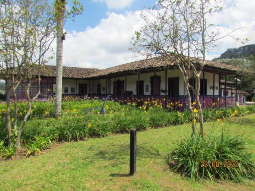 Hermosa casa campestre ubicada en Cocora - Housity