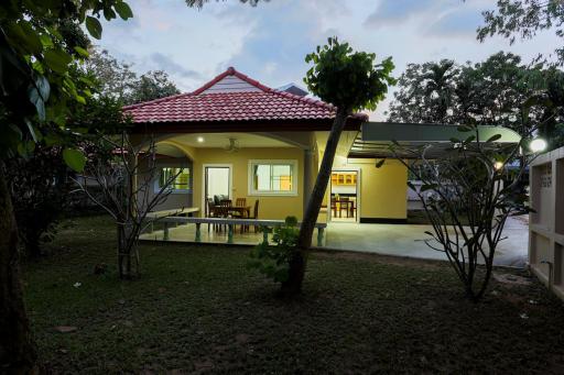 Lovely house with access to large swimming pool and near Chalong Pier - Housity