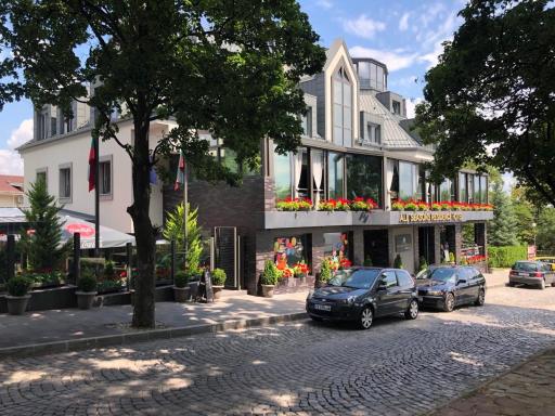 All Seasons Residence Hotel - Free parking - Housity