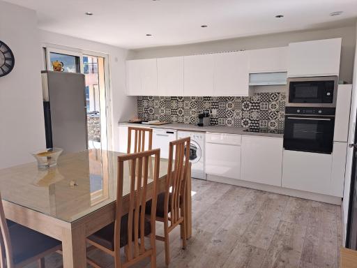 Superbe Rez-de-Jardin refait à neuf. - Housity