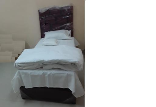 عابر سبيل اشبيلية عزاب Just Men - Housity