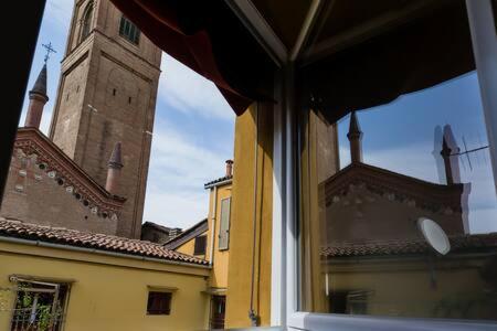 CHARME Appartamento immerso tra le mura bolognesi - Housity
