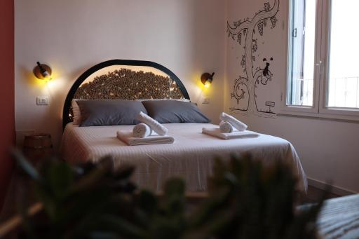 Liotru Maisonne, rooms with en-suite bathroom and shared bathroom - Housity