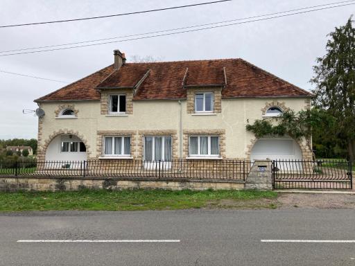 Lac De Lumiere. Relax with rural lakeside living - Housity