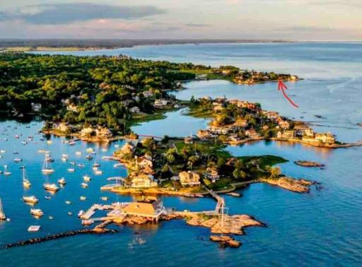 Direct Waterfront 4 Bedroom Beach House With Stunning LI Sound Views & Private Beach - Housity