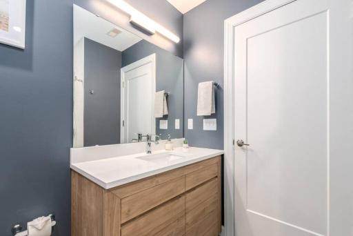 Soaring 2-Bedroom Parkside Loft Walkable to it All - Housity