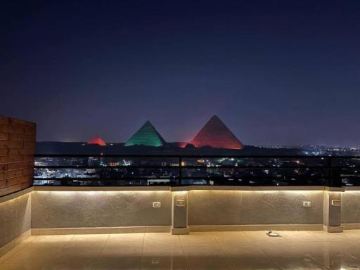 Grand museum & Full pyramids View W Roof Top - Housity