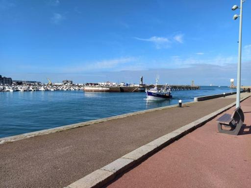 Abri Côtier-3 étoiles-vue imprenable sur port de plaisance - Housity