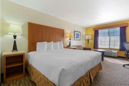 Best Western Plus Park Place Inn & Suites - Housity