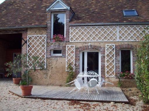 Maison de campagne rénovée avec jardin privatif - 2 chambres, 2 sdb, séjour spacieux - FR-1-590-105 - Housity