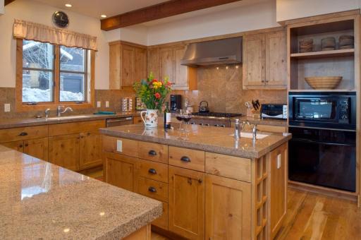 JHRL - Amazing 5-bedroom Granite Ridge Lodge #16, Hot Tub and Sweeping Views - Housity