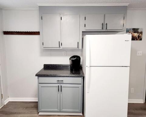 The Ridge Home Cheerful 3-Bedroom One Level Living - Housity