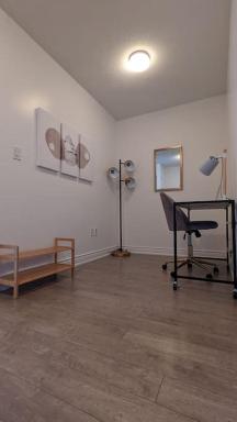 Lovely 2 Bed Condo in Downtown Toronto - Housity